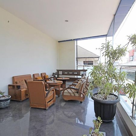 Reddoorz Near Uns Solo Hotel Exterior photo