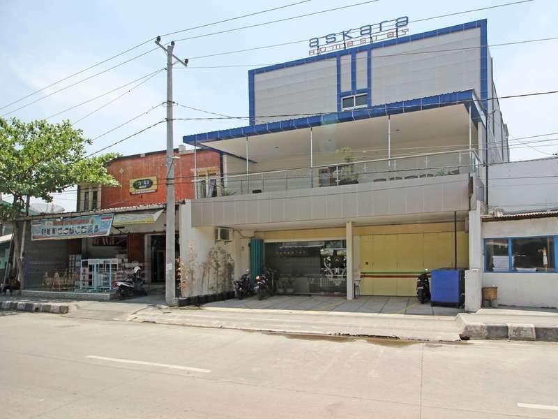 Reddoorz Near Uns Solo Hotel Exterior photo
