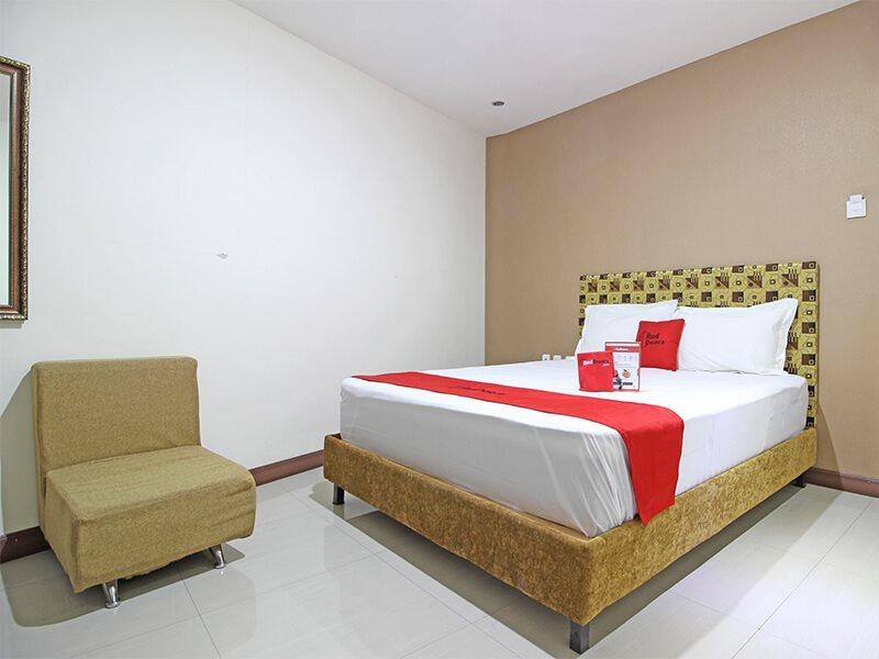 Reddoorz Near Uns Solo Hotel Exterior photo