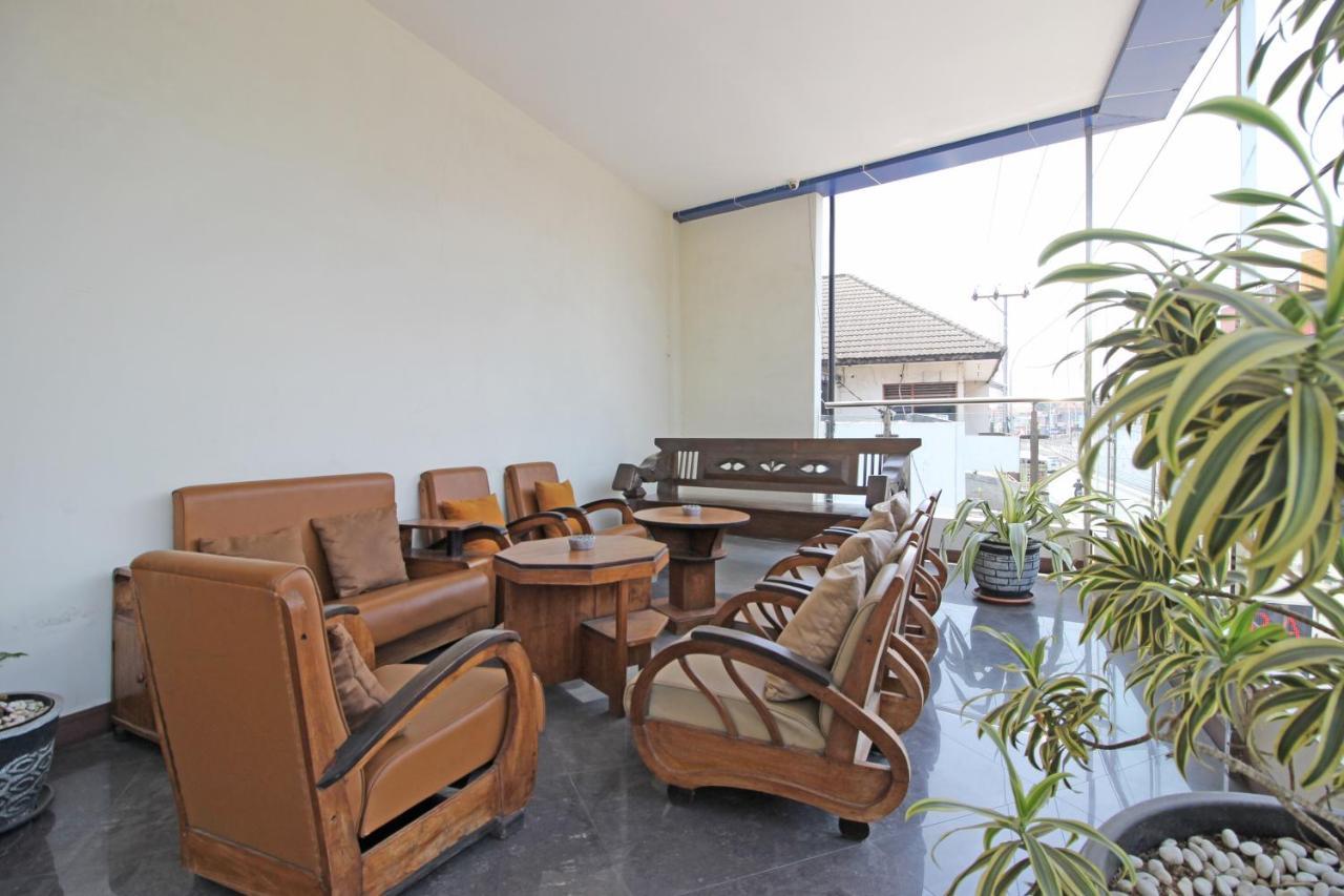Reddoorz Near Uns Solo Hotel Exterior photo