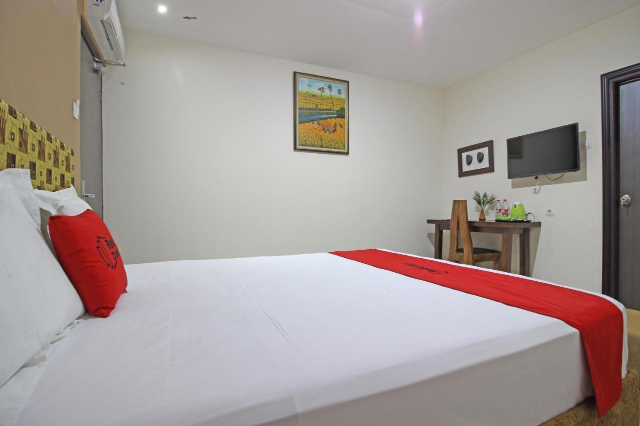 Reddoorz Near Uns Solo Hotel Exterior photo