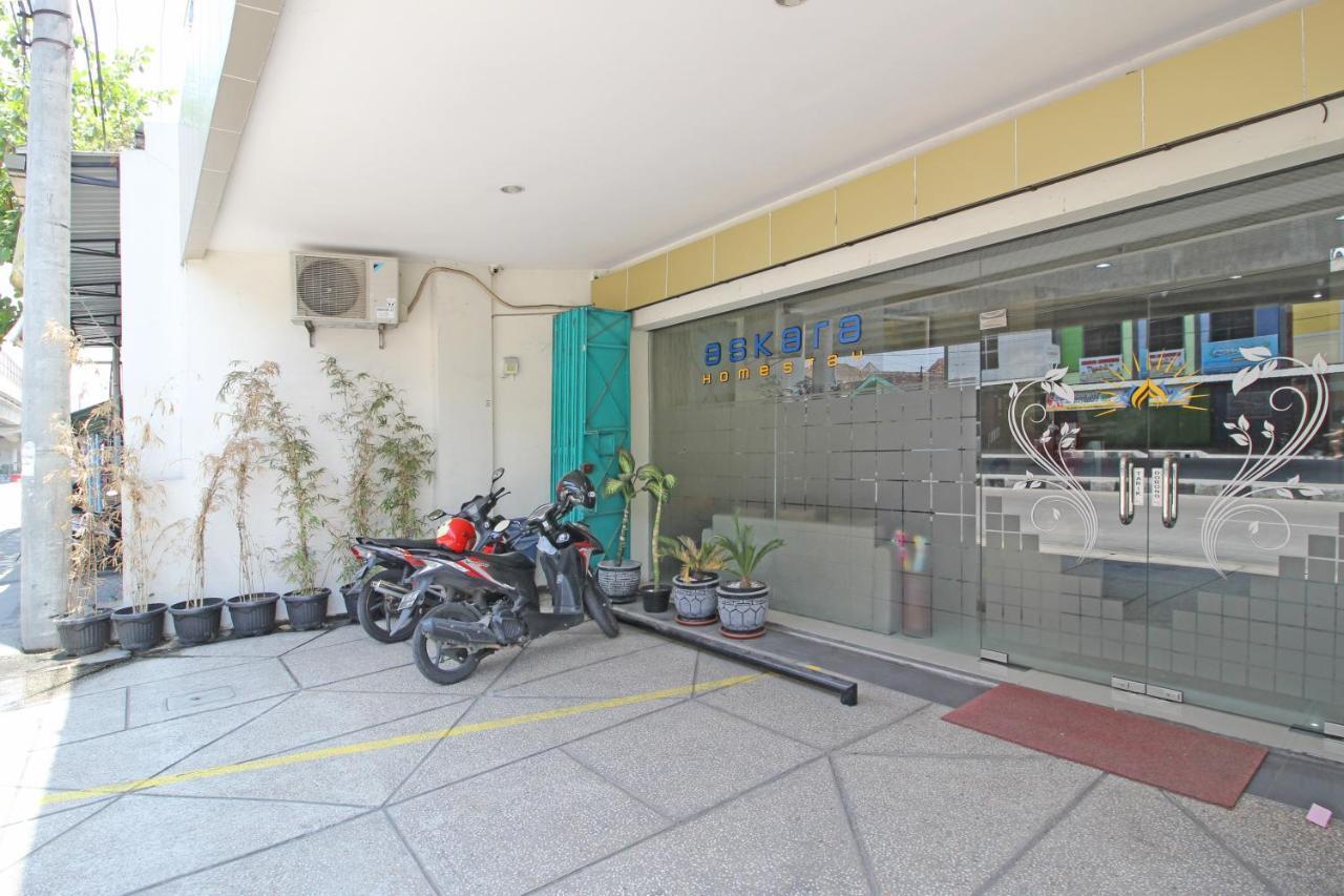 Reddoorz Near Uns Solo Hotel Exterior photo