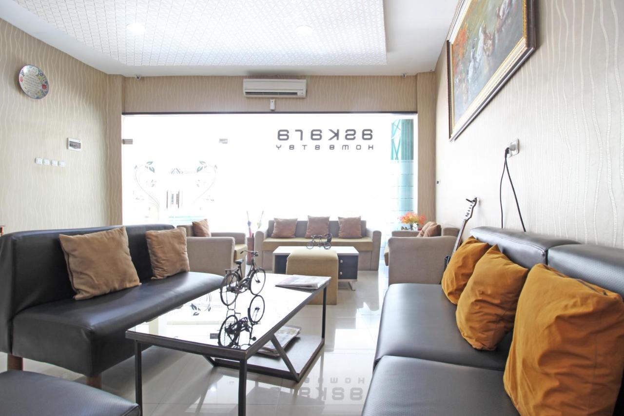 Reddoorz Near Uns Solo Hotel Exterior photo
