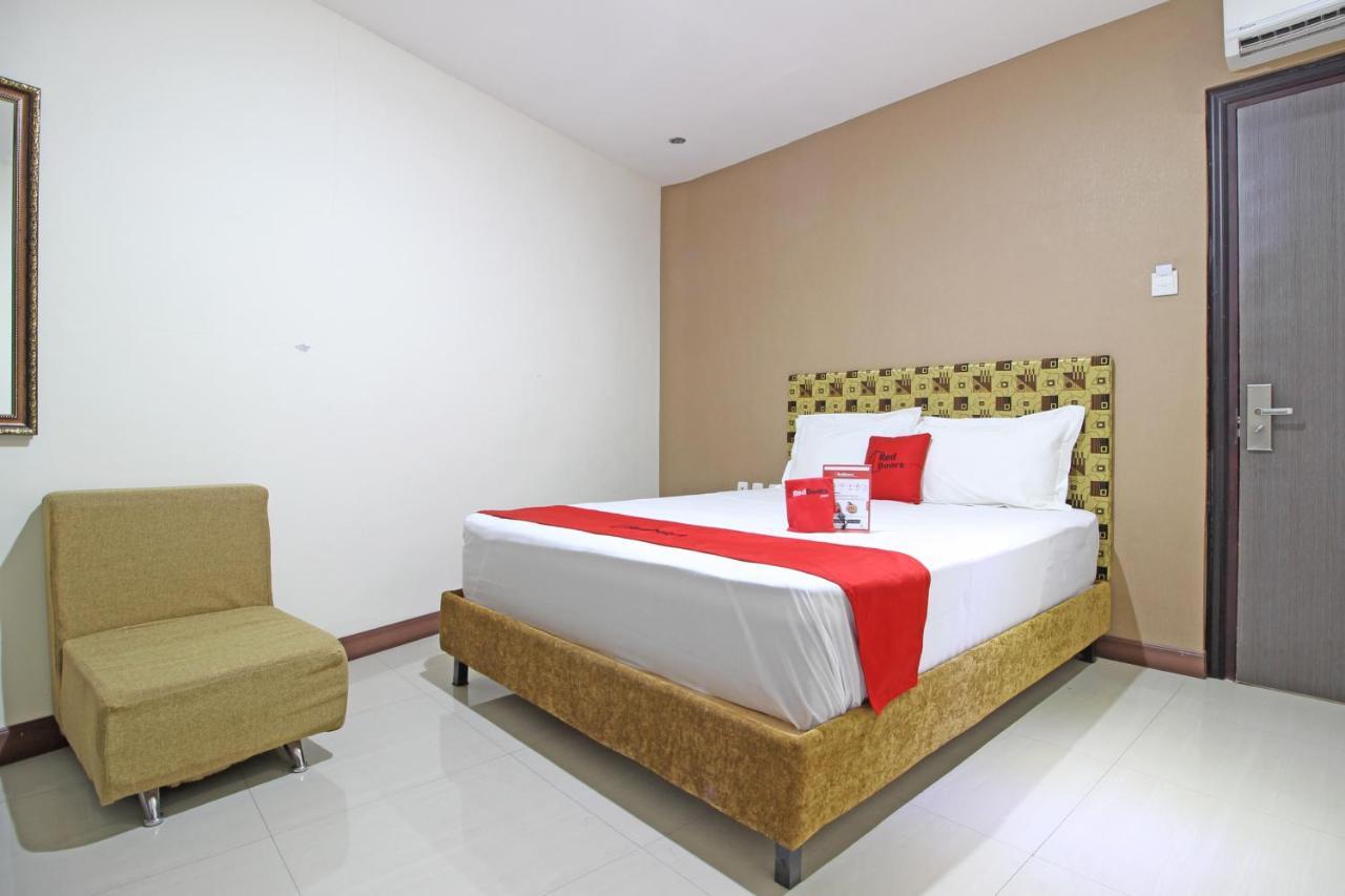 Reddoorz Near Uns Solo Hotel Exterior photo